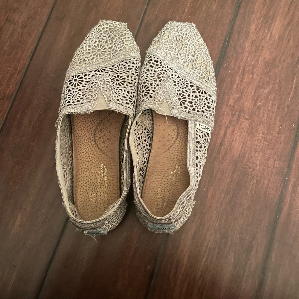 Gray Lace Design Toms